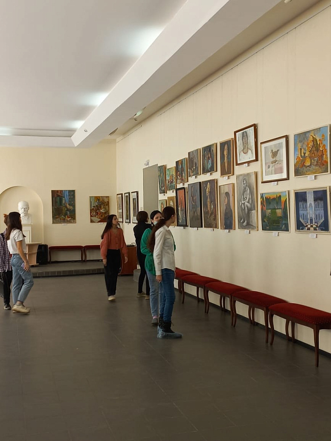 Состоялось открытие выставки учебно-творческих работ по итогам зимней экзаменационной сессии 2021-2022 учебного года.
