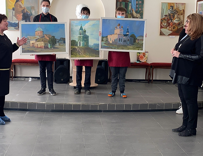 Выставка детских рисунков "Зимушка-зима".